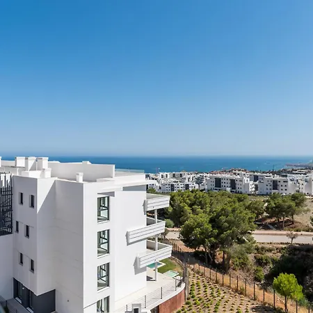 Апартаменты Vivi Homes - Gerrard, Terrace, Pool & Sea Vew Фуэнхирола