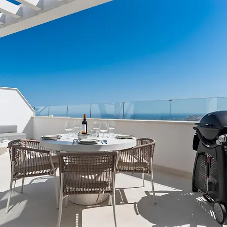 Apartment Vivi Homes - Gerrard Jacuzzi, Terrace, Pool & Sea Vew *