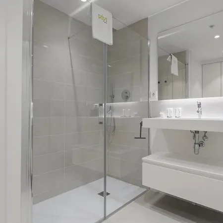 Vivi Homes - Gerrard, Terrace, Pool & Sea Vew Apartment