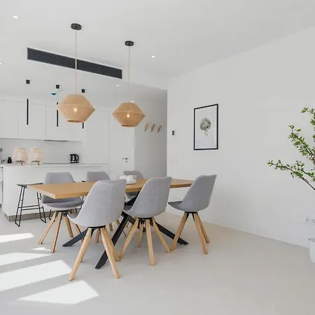 Vivi Homes - Gerrard, Terrace, Pool & Sea Vew Apartment *