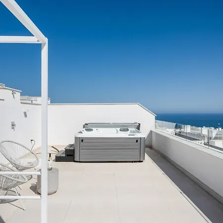 Vivi Homes - Gerrard, Terrace, Pool & Sea Vew Apartment Fuengirola