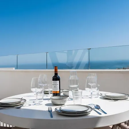 Vivi Homes - Gerrard, Terrace, Pool & Sea Vew Apartment