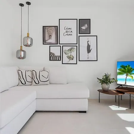 Vivi Homes - Gerrard, Terrace, Pool & Sea Vew Apartment *