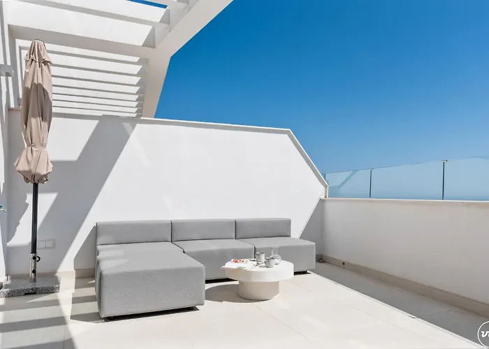 Vivi Homes - Gerrard, Terrace, Pool & Sea Vew *