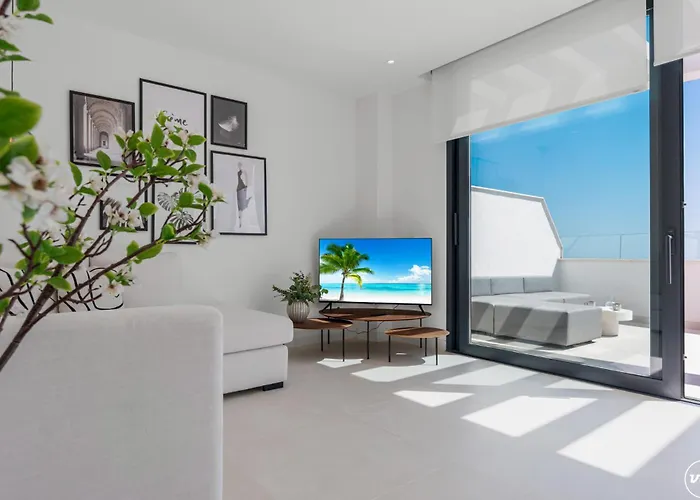 Apartment Vivi Homes - Gerrard, Terrace, Pool & Sea Vew *