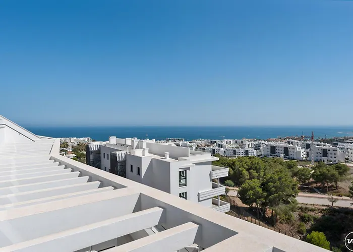 Vivi Homes - Gerrard, Terrace, Pool & Sea Vew Apartment *