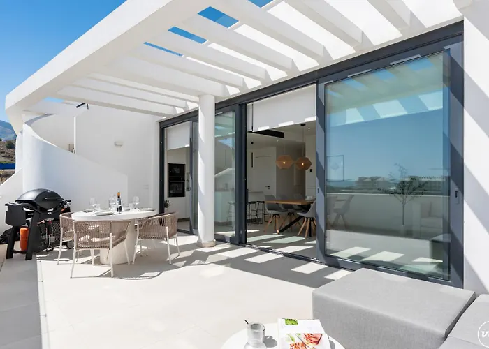 Vivi Homes - Gerrard, Terrace, Pool & Sea Vew *