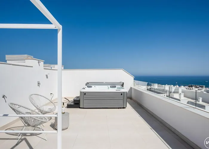 Vivi Homes - Gerrard, Terrace, Pool & Sea Vew