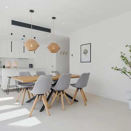 Апартаменты Vivi Homes - Gerrard, Terrace, Pool & Sea Vew *