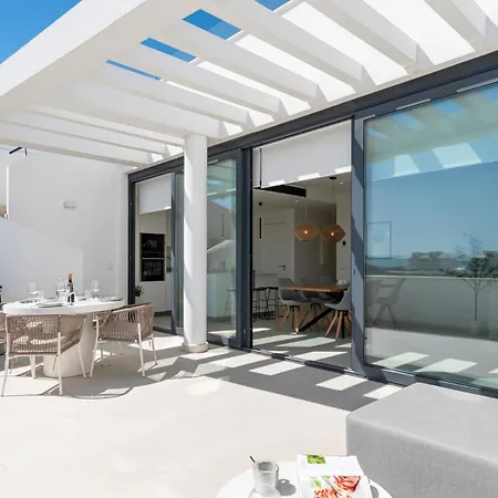 Vivi Homes - Gerrard, Terrace, Pool & Sea Vew *