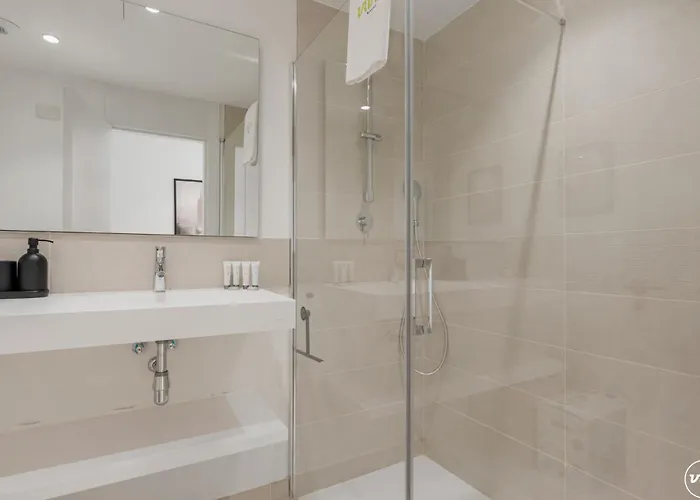 Apartamento Vivi Homes - Gerrard, Terrace, Pool & Sea Vew