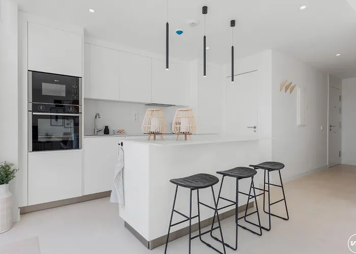 Vivi Homes - Gerrard, Terrace, Pool & Sea Vew