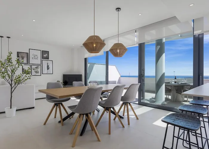 Vivi Homes - Gerrard, Terrace, Pool & Sea Vew